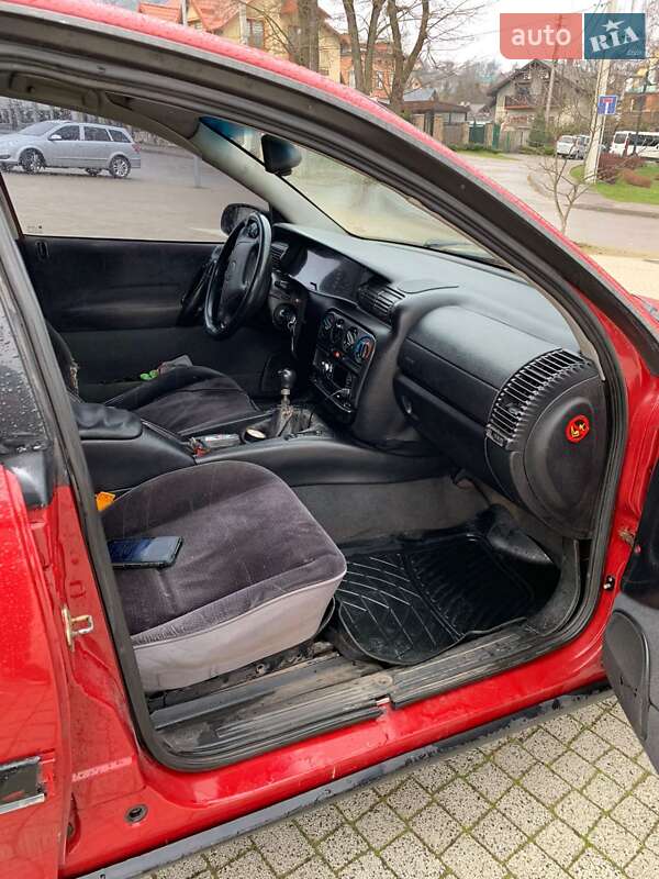 Седан Opel Omega 1995 в Львове