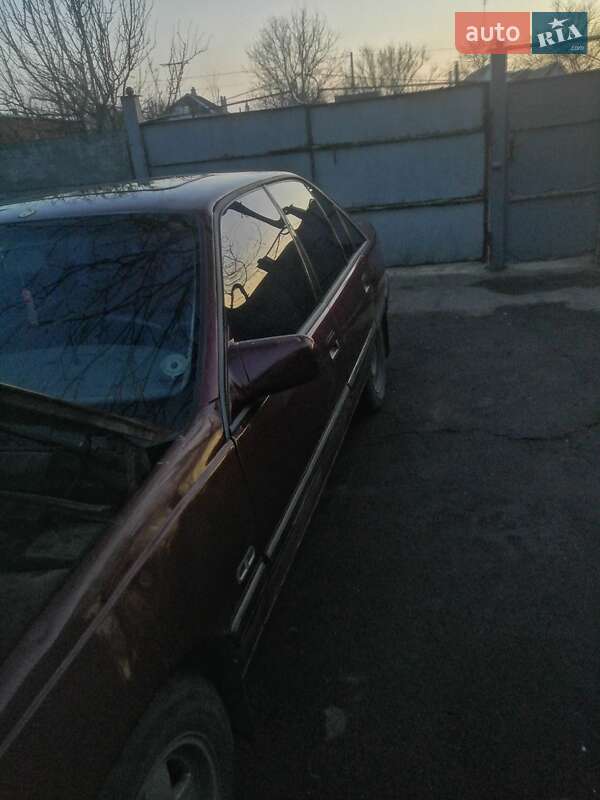 Седан Opel Omega 1991 в Днепре