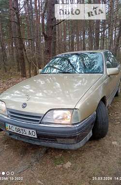 Седан Opel Omega 1991 в Киверцах