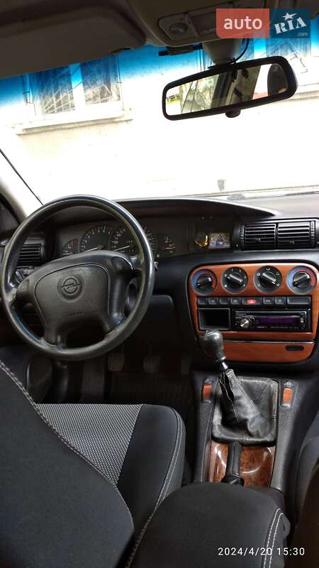 Седан Opel Omega 1995 в Полтаві