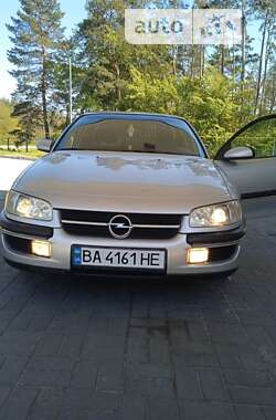 Седан Opel Omega 1998 в Александровке