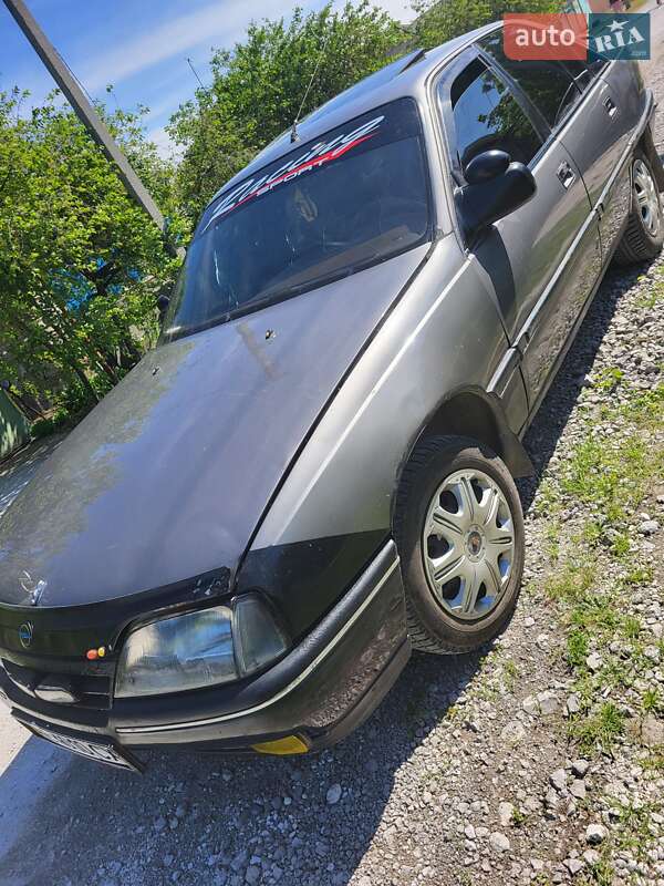 Седан Opel Omega 1987 в Дніпрі