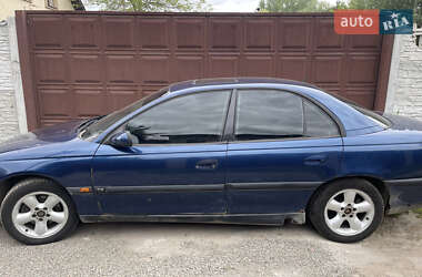 Седан Opel Omega 1998 в Киеве