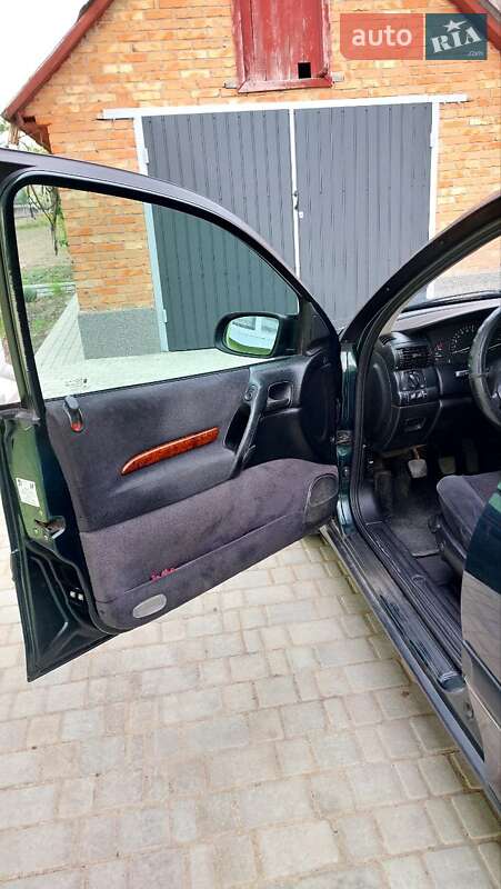 Седан Opel Omega 1998 в Бершаді