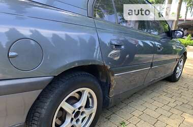 Седан Opel Omega 1994 в Городке