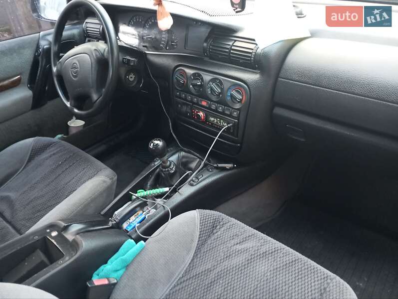 Седан Opel Omega 1995 в Гайвороні фото 3 Седан Opel Omega 1995 в Гайвороні