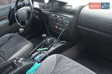 Седан Opel Omega 1995 в 