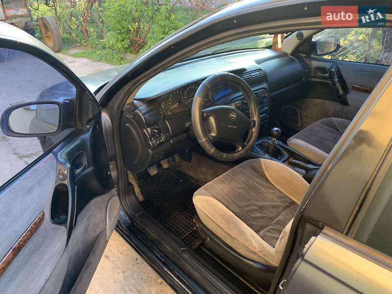 Универсал Opel Omega 1996 в Обухове