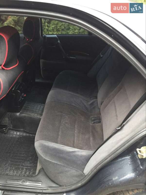 Седан Opel Omega 1999 в Жовтанцах