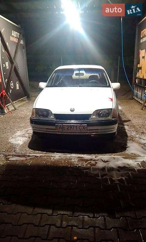 Универсал Opel Omega 1991 в Днепре