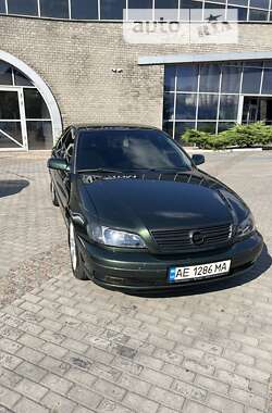 Седан Opel Omega 2000 в Кам'янському