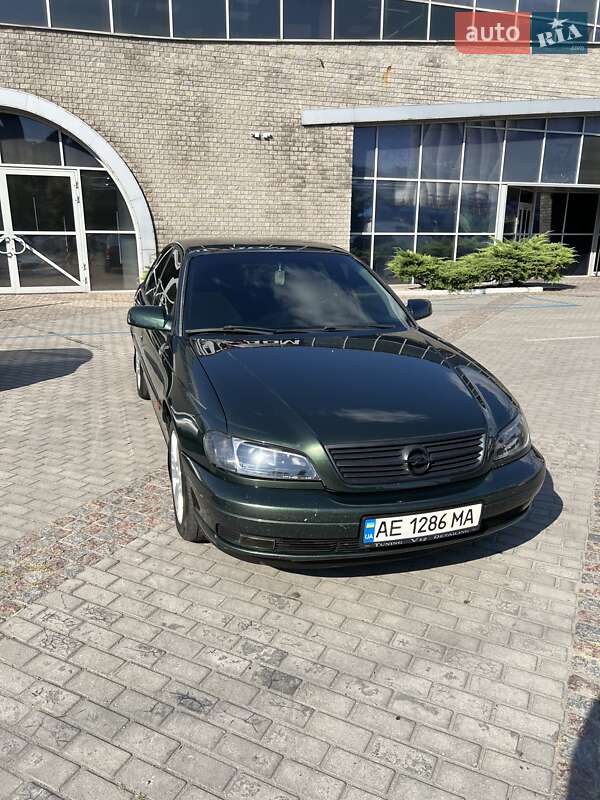 Седан Opel Omega 2000 в Кам'янському