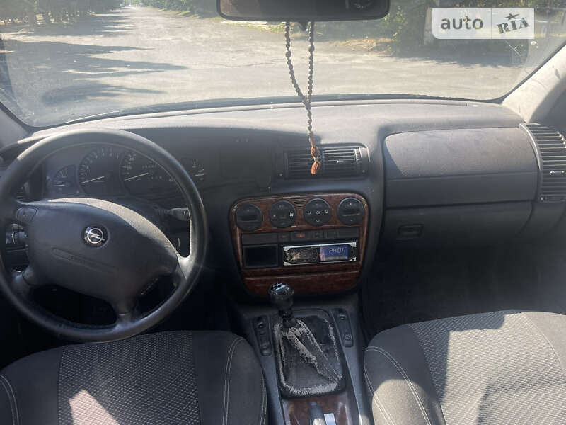 Седан Opel Omega 1999 в Киеве