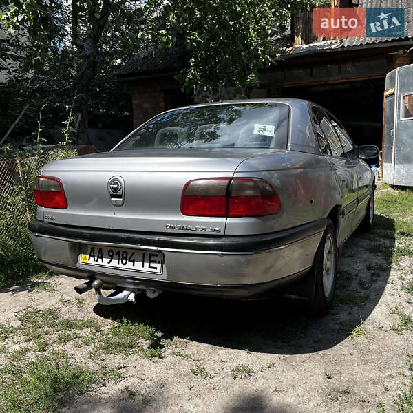 Седан Opel Omega 1995 в Киеве