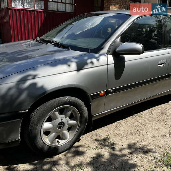 Седан Opel Omega 1995 в Киеве