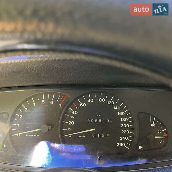 Седан Opel Omega 1995 в Киеве