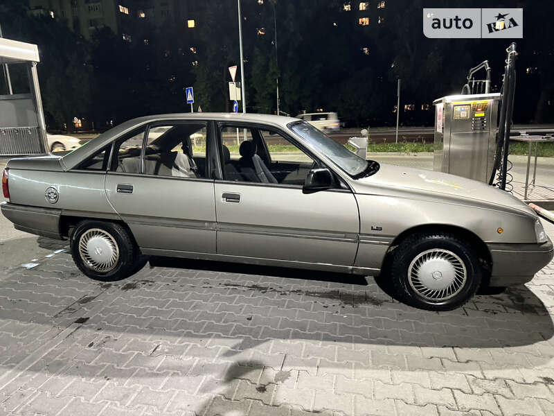 Седан Opel Omega 1988 в Львове