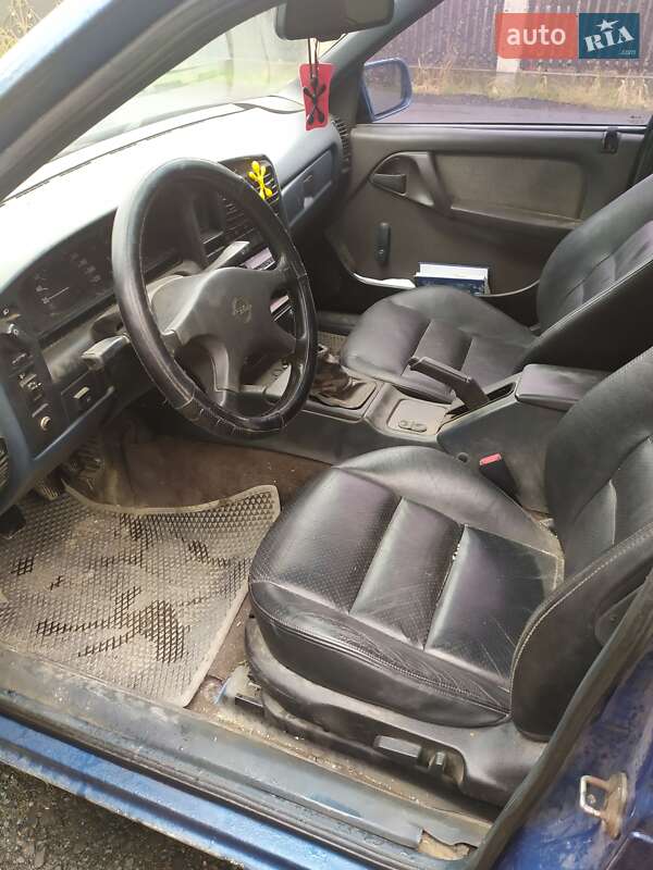 Седан Opel Omega 1990 в Кольчине