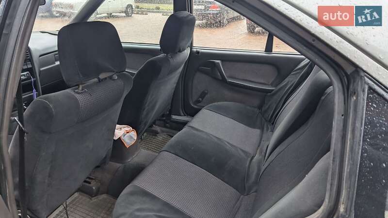 Седан Opel Omega 1987 в Полтаве