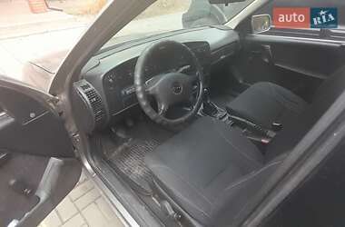 Седан Opel Omega 1992 в Сумах