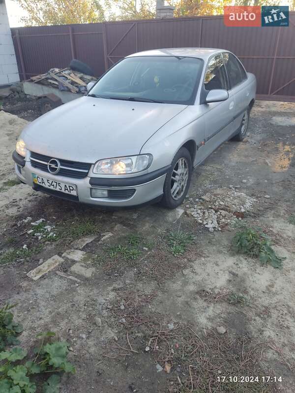 Седан Opel Omega 1996 в Каневе