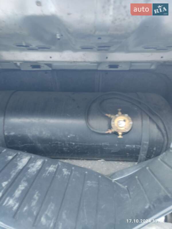 Седан Opel Omega 1996 в Каневе