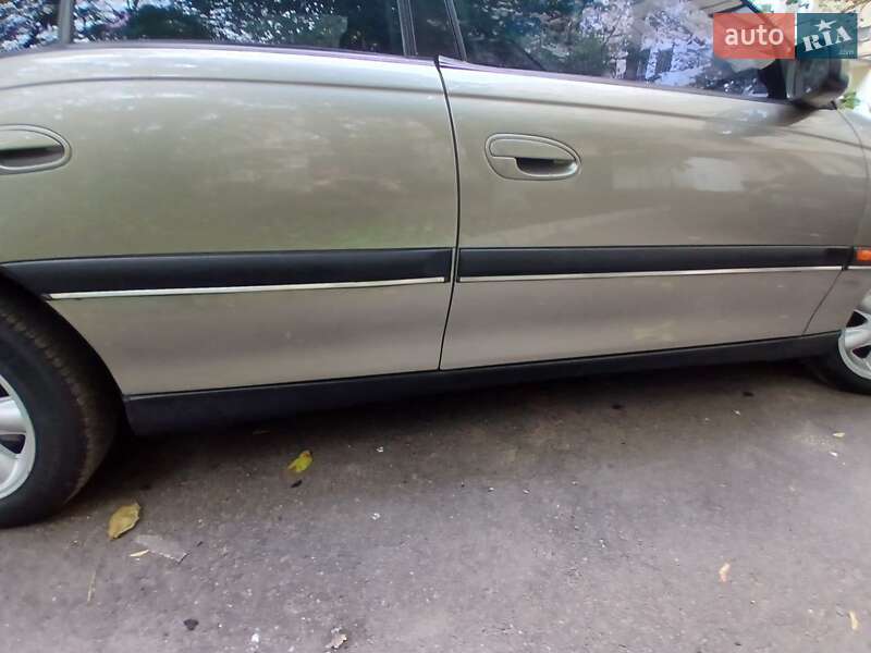 Седан Opel Omega 1997 в Одессе