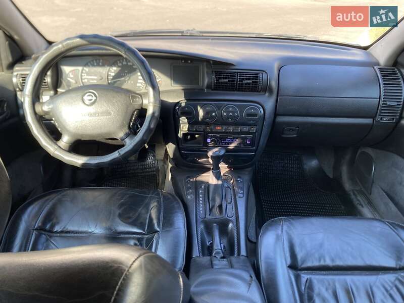 Седан Opel Omega 1999 в Львове