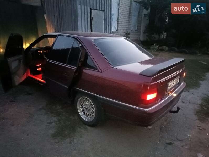 Седан Opel Omega 1991 в Днепре