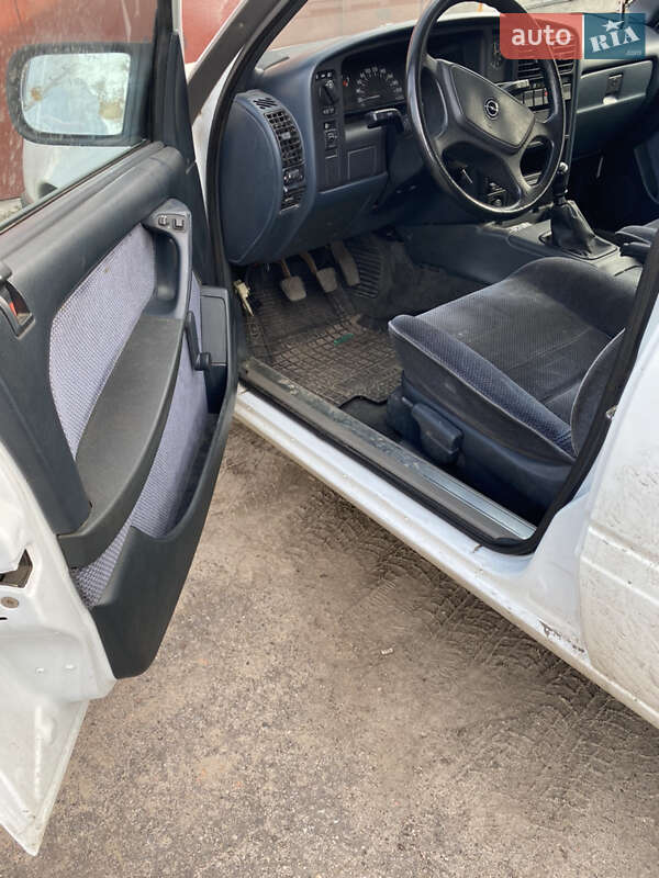 Седан Opel Omega 1990 в Кременчуге фото 10 Седан Opel Omega 1990 в Кременчуге