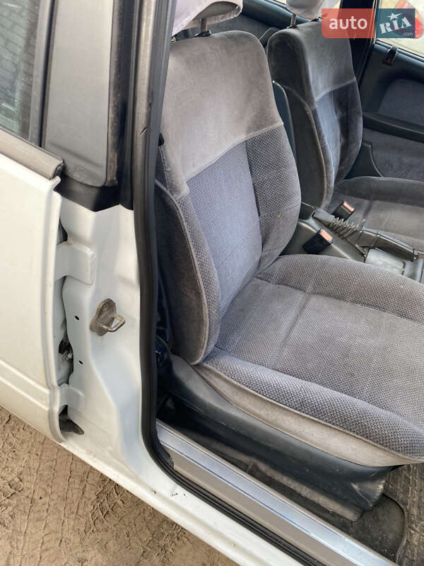 Седан Opel Omega 1990 в Кременчуге фото 17 Седан Opel Omega 1990 в Кременчуге