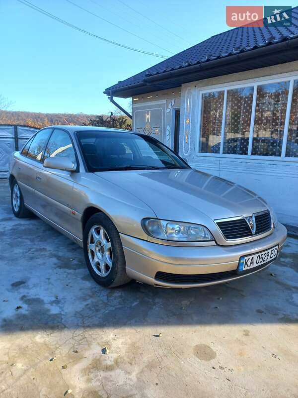 Седан Opel Omega 2000 в Бучаче