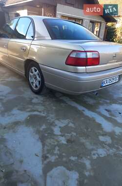 Седан Opel Omega 2000 в Бучаче