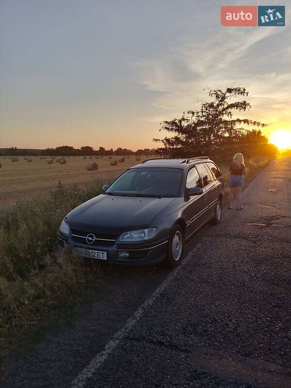 Седан Opel Omega 1995 в Світловодську