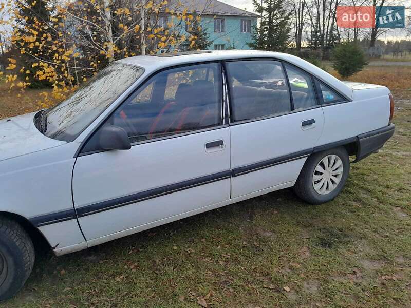 Седан Opel Omega 1988 в Камне-Каширском