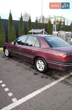 Седан Opel Omega 1994 в Коростене