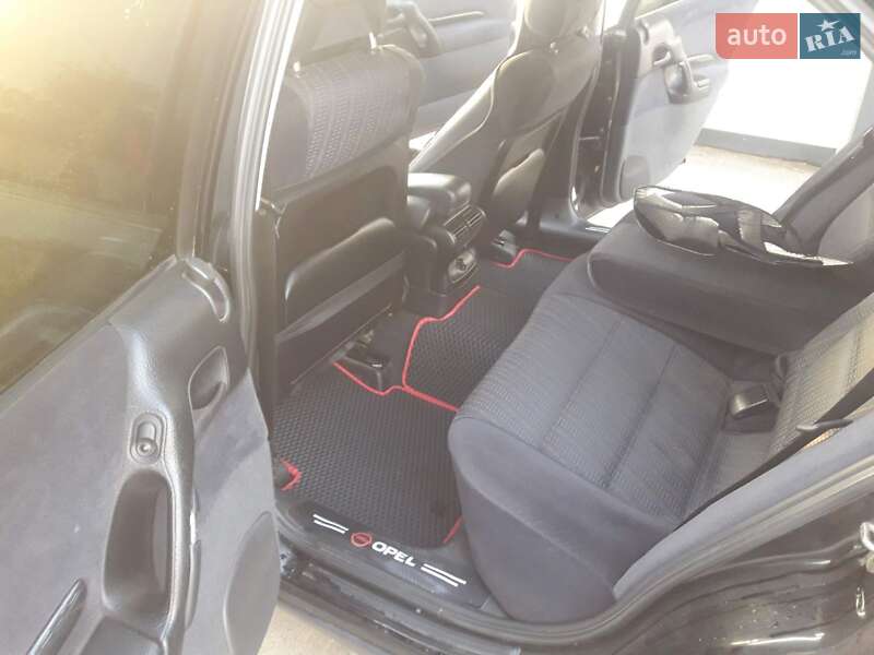 Седан Opel Omega 1998 в Одессе