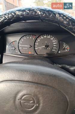 Седан Opel Omega 1995 в 