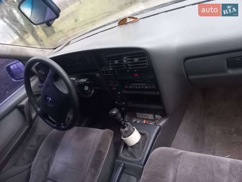 Седан Opel Omega 1993 в Гребінках