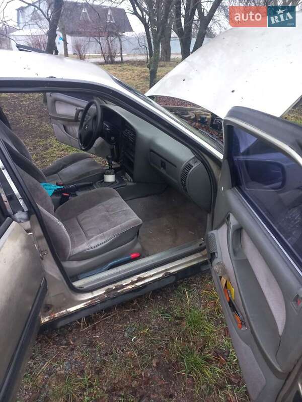 Седан Opel Omega 1993 в Гребінках