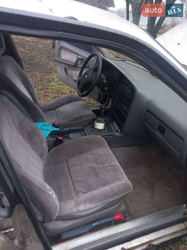 Седан Opel Omega 1993 в Гребінках