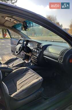 Седан Opel Omega 1995 в Луцке