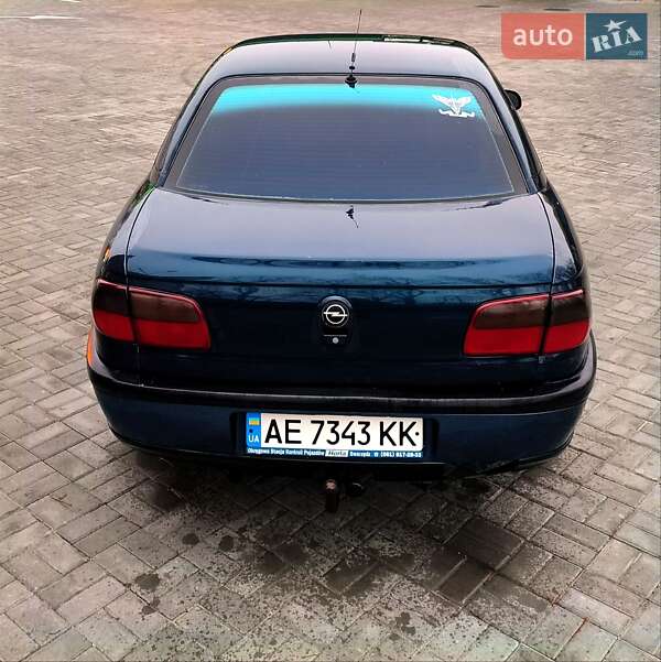 Седан Opel Omega 1996 в Новомосковске