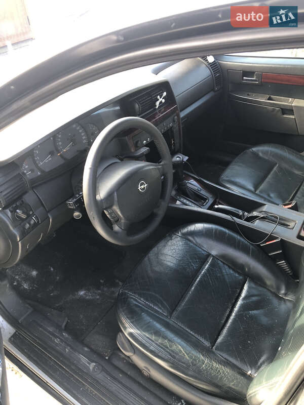 Седан Opel Omega 2002 в Києві