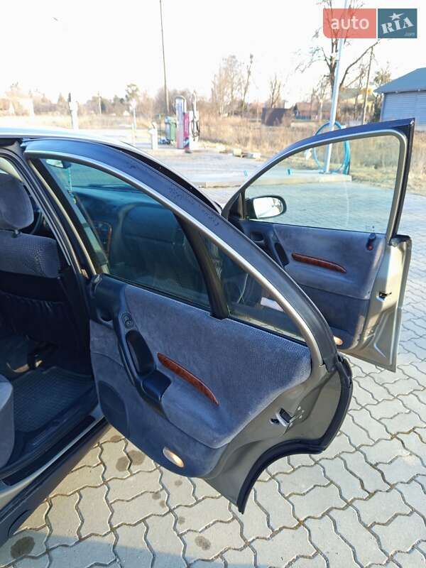 Седан Opel Omega 1996 в Стрые