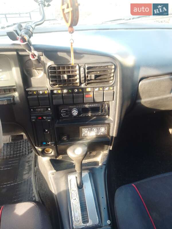 Седан Opel Omega 1989 в Киеве