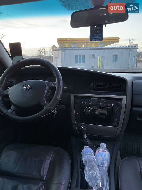 Седан Opel Omega 2001 в Луцке