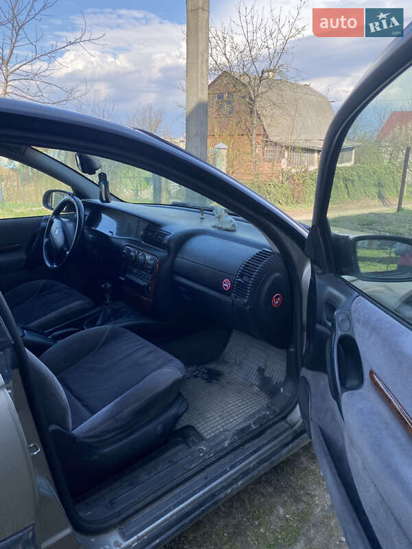 Седан Opel Omega 1996 в Трускавце