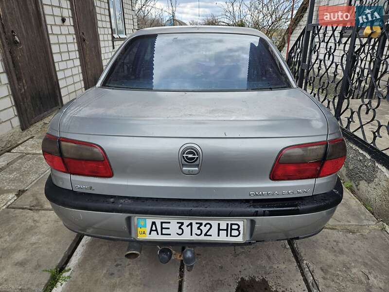 Седан Opel Omega 1994 в Каменском