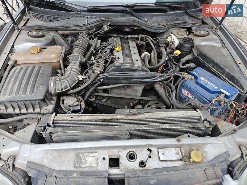 Седан Opel Omega 1994 в Каменском